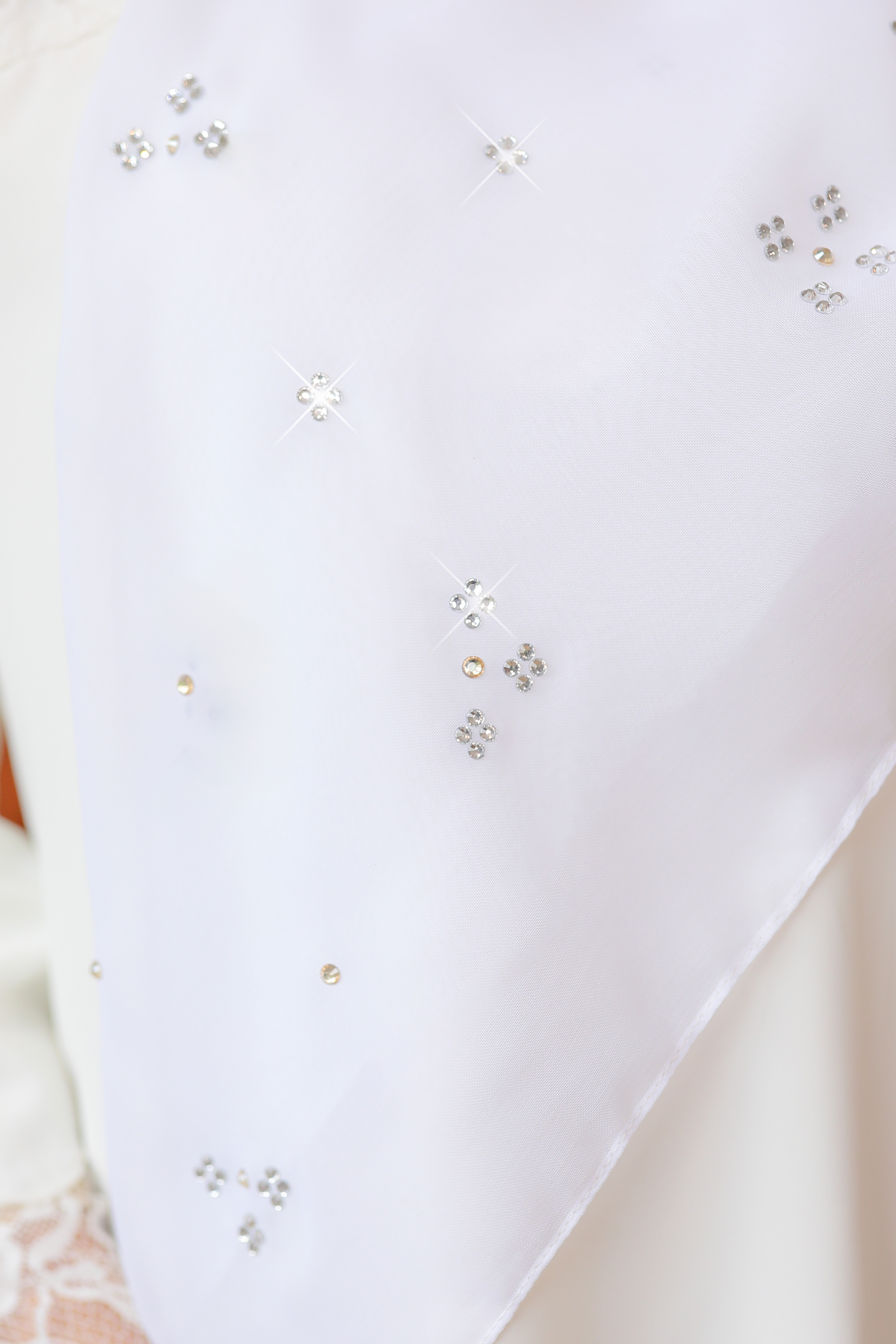 REESA (A) Bawal in White